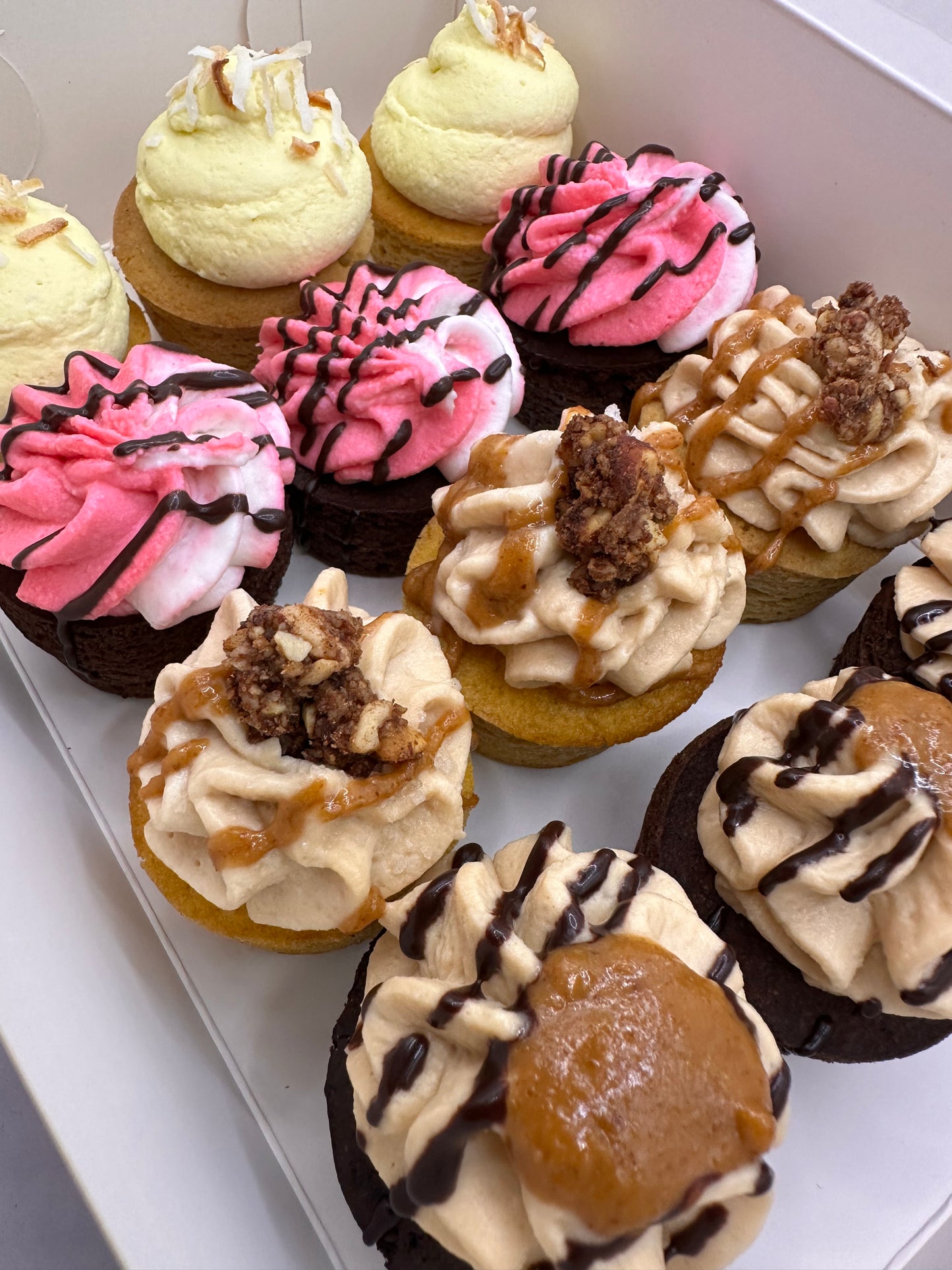 Petite Cupcakes – Gift box of 12 Pcs (SL, GF, DF, Keto, Low Carb) Thursday & Friday Pick up Only
