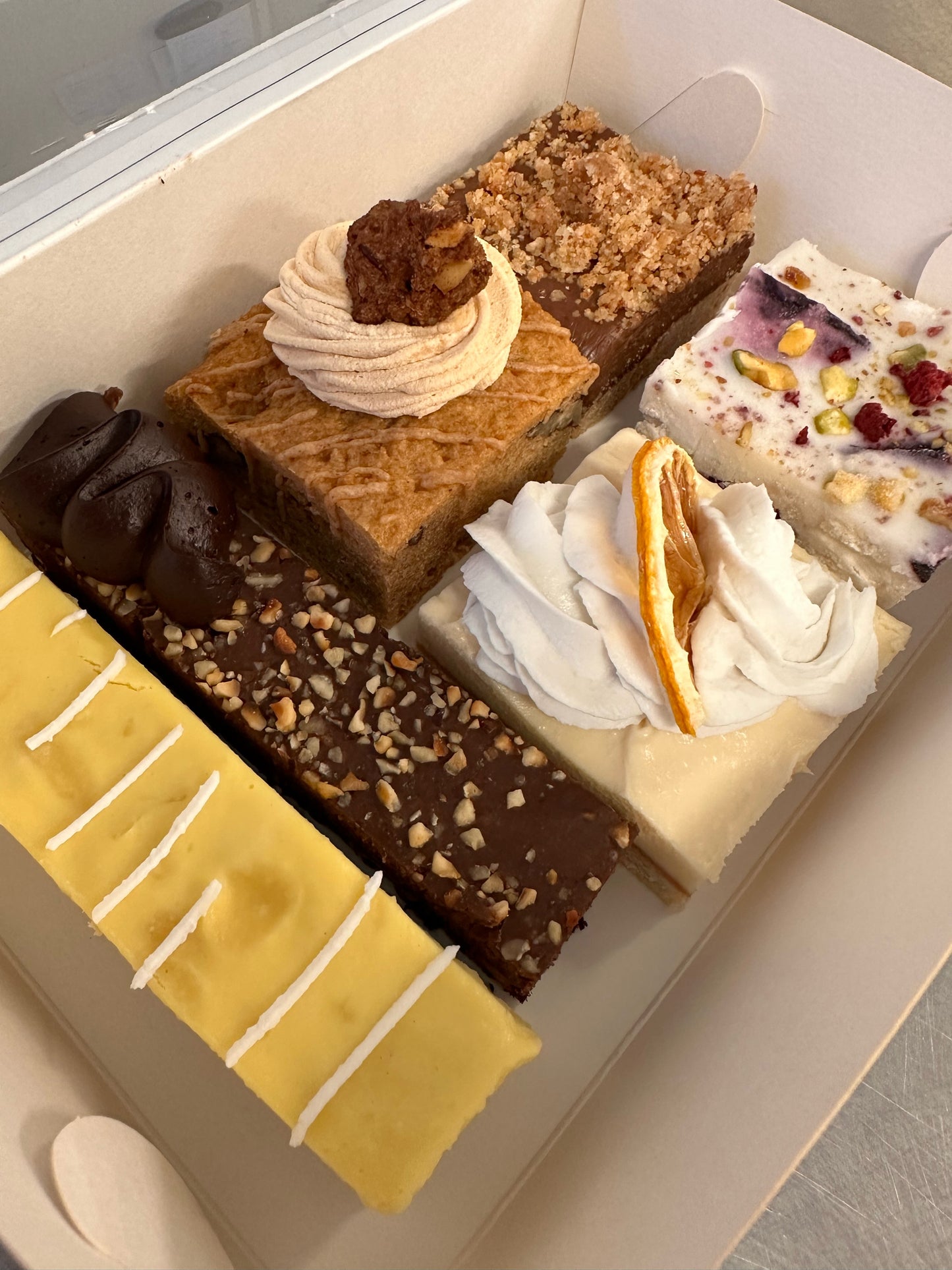 Sugarless Bakery Goodie Box - 6 Pcs